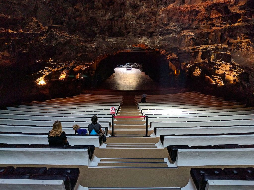 Auditorium in Jameos del Agua - cosa fare a Lanzarote di sera - isole Canarie